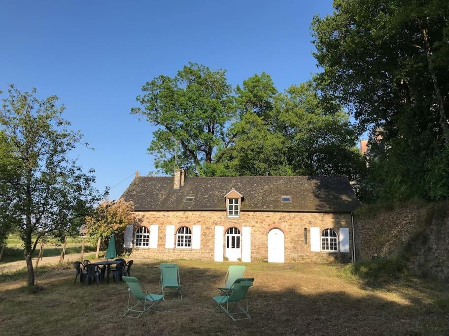 Cottage Du Chateau Erbree Exterior photo