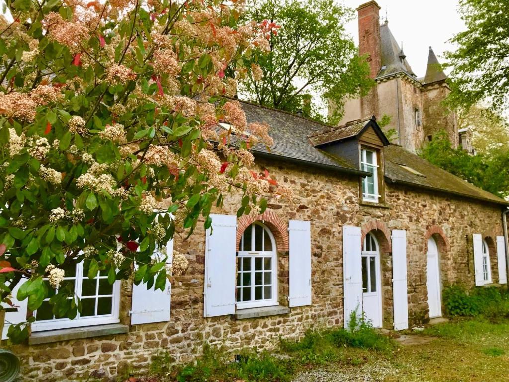 Cottage Du Chateau Erbree Exterior photo